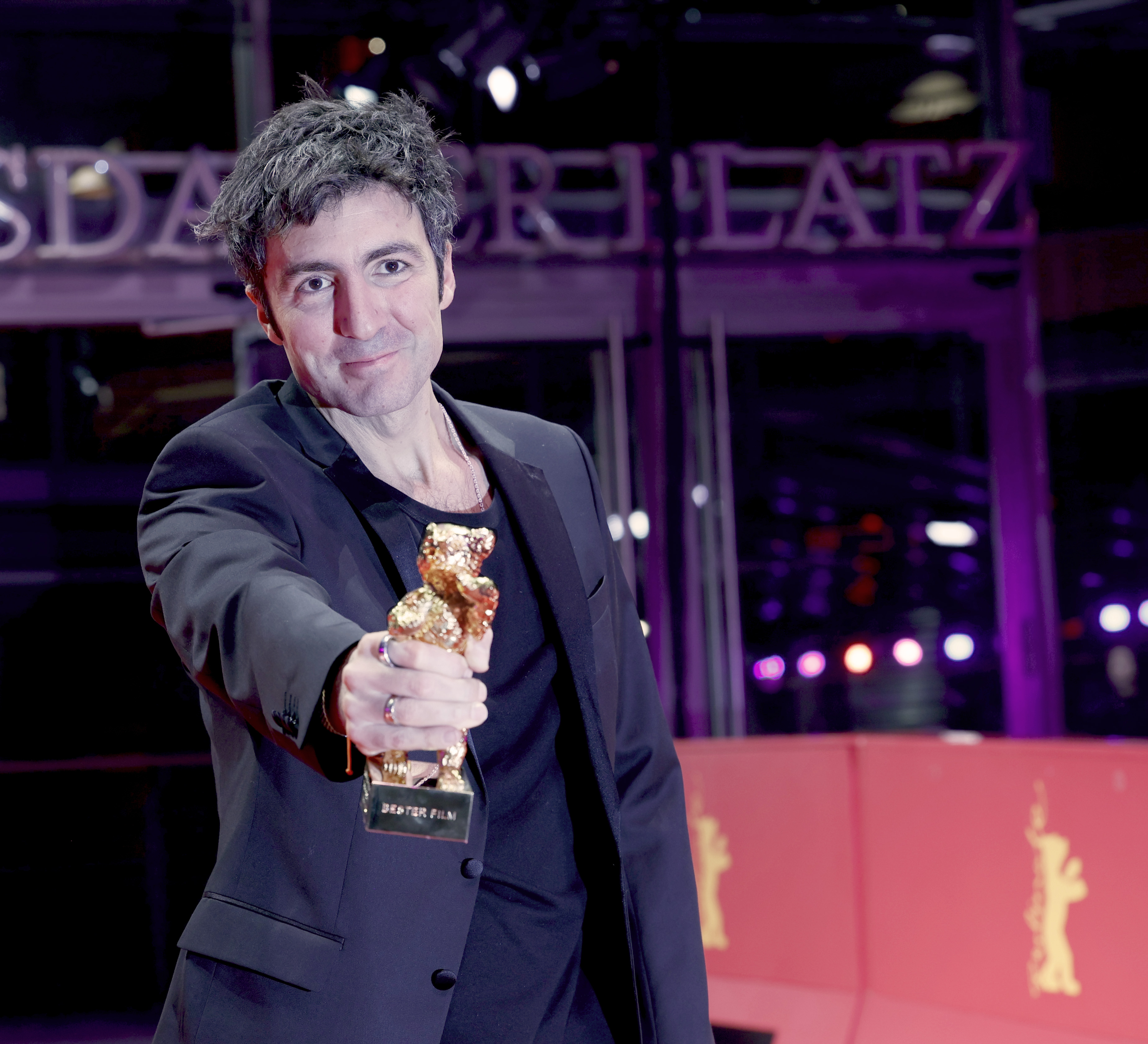 İlker Çatak holding a Golden Bear trophy
