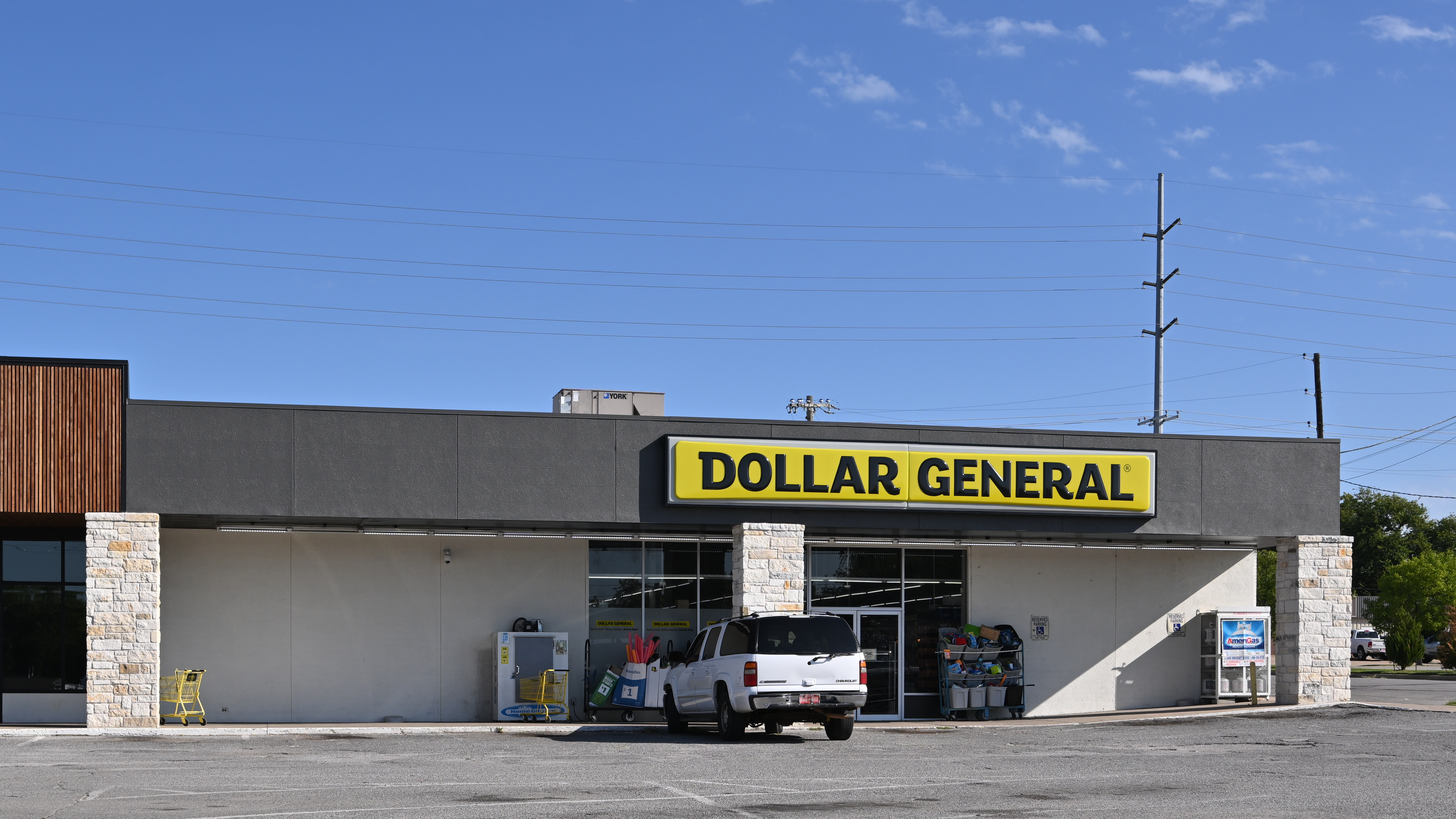 Exterior of a Dollar General store in Sapulpa, Oklahoma.