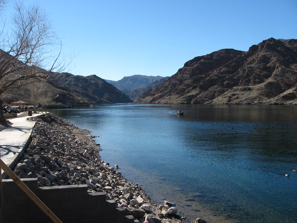 File photo (2011): paved shoreline path, picnic structures and water at Willow Beach.