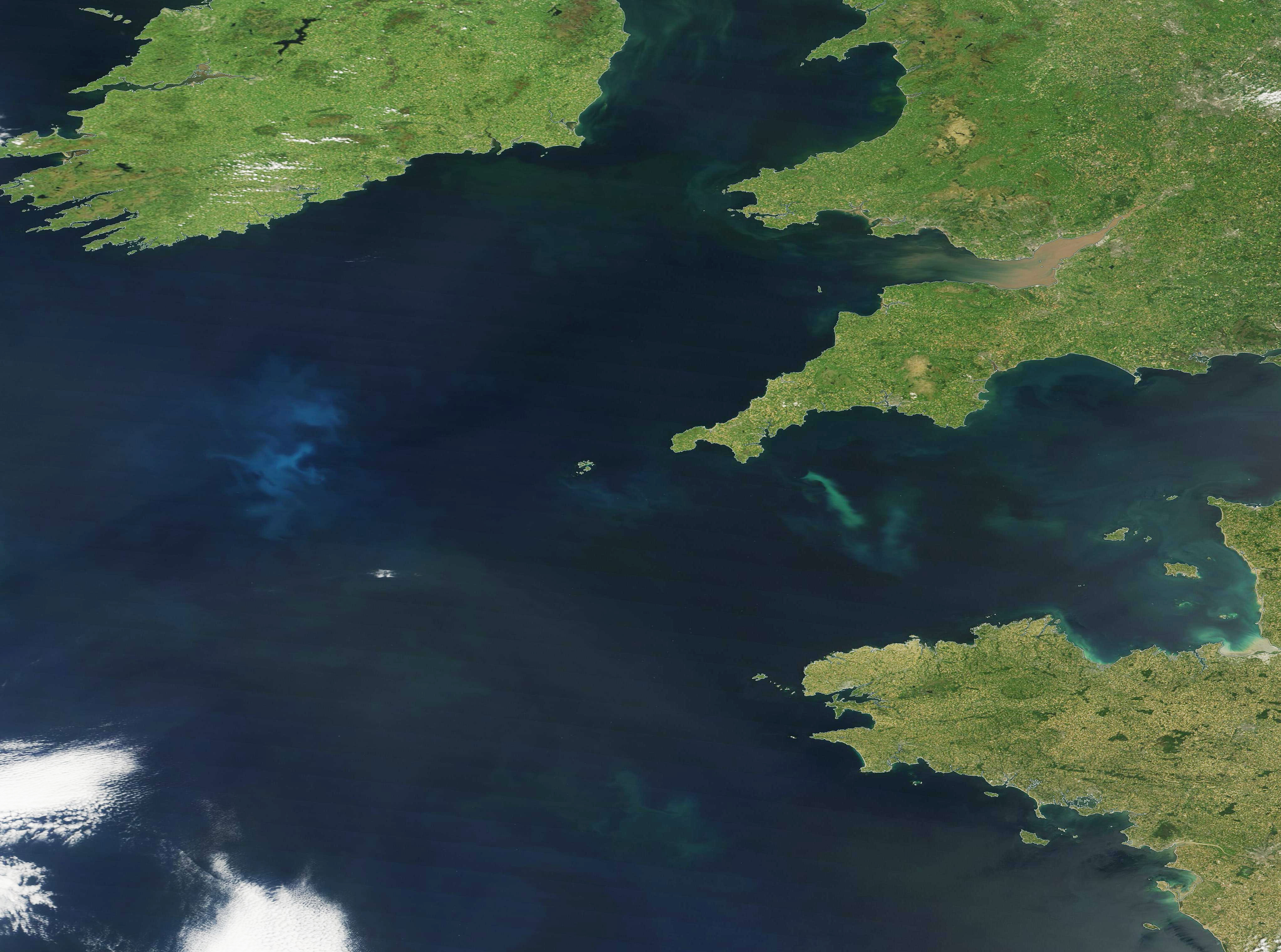 Blue-green water patches between Ireland, Britain and France.